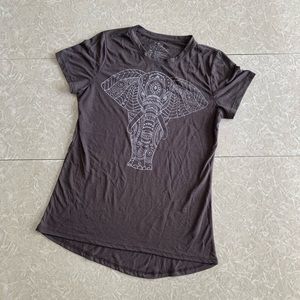 Graphic tee - elephant